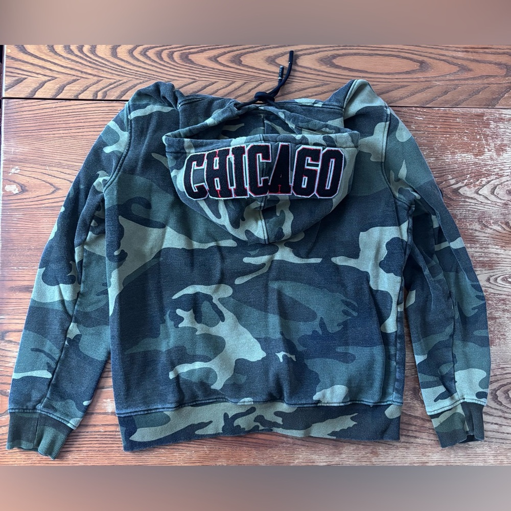 Men’s Chicago Bulls Pro Standard Camo Hoodie - Picture 4 of 7